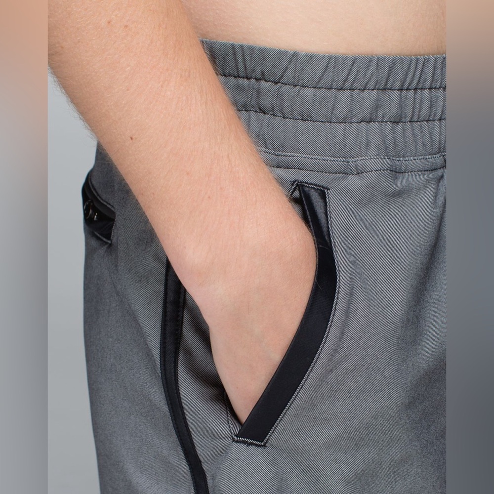 Lululemon💎EUC VINTAGE🦄Varsity Shorts 2014🦄Black (grey denim effect)🦄Size 6 - Picture 16 of 16